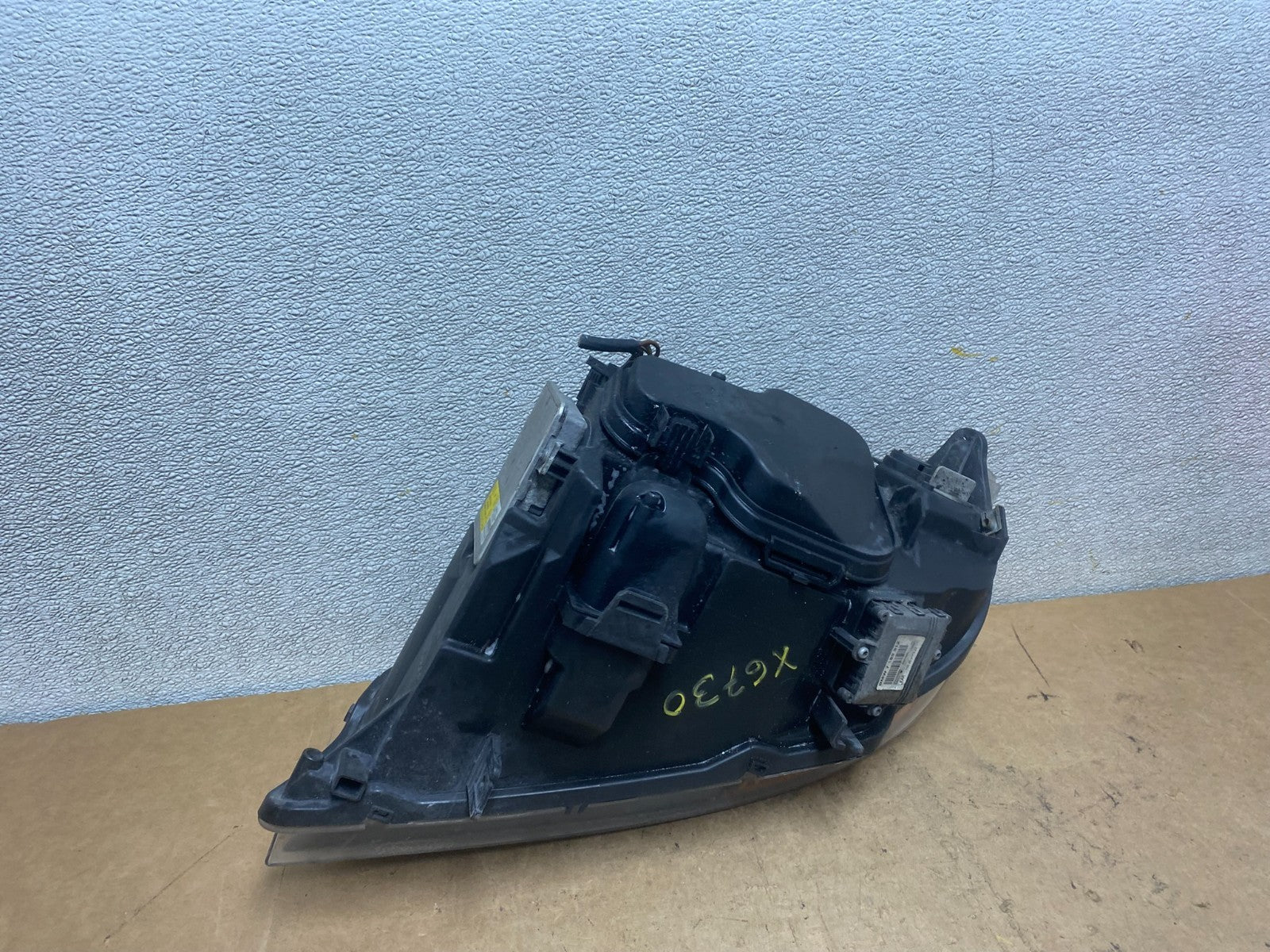 Xenon HID AFS 2006 to 2008 BMW 3 Series Headlight Right Passenger Side OEM X673010