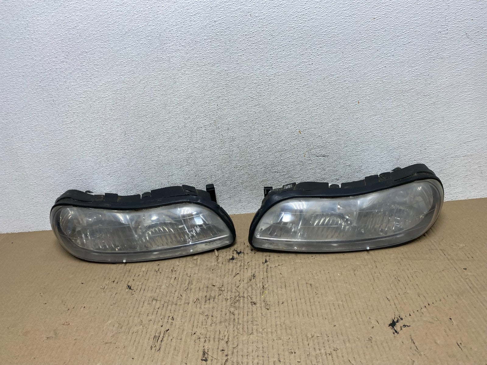 1997 to 2003 Chevrolet Malibu Left+Right Side Headlights AF6009 DW0