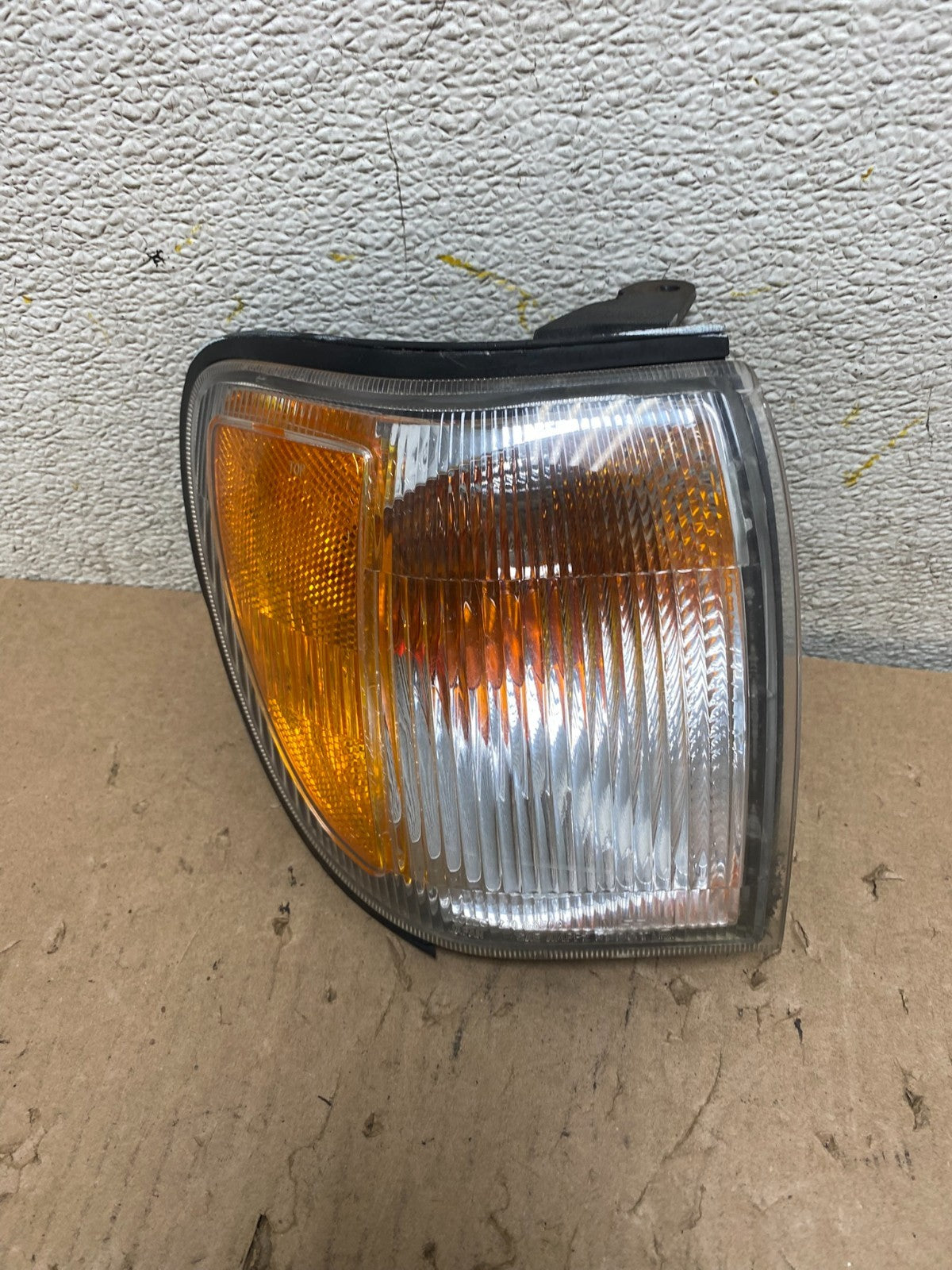 1999 to 2004 Nissan Pathfinder Passenger Corner Park Light Turn Signal P9470 DW0