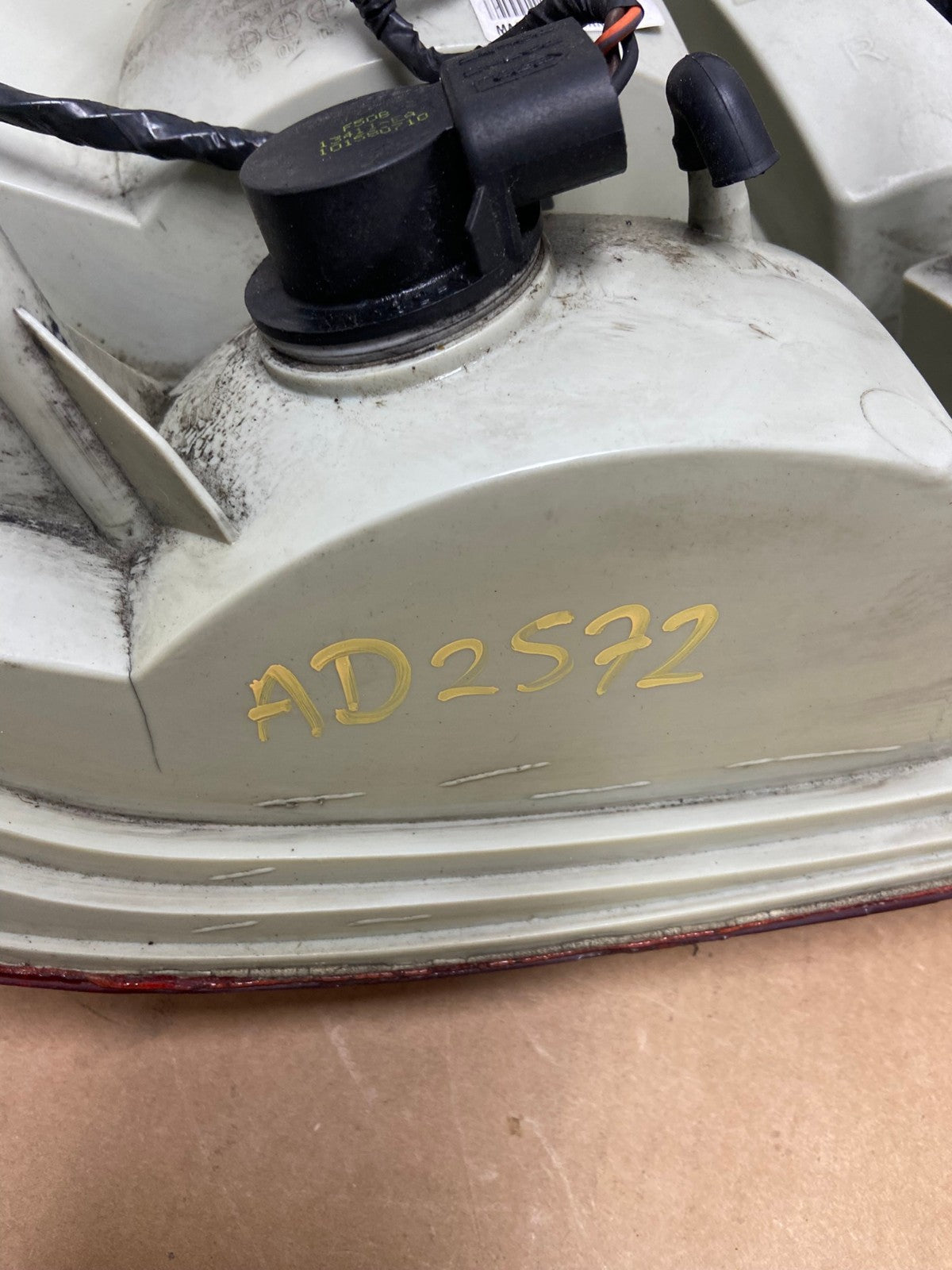 2003 to 2011 Lincoln Town Car Right Passenger Rh Tail Light AD2572 LK7