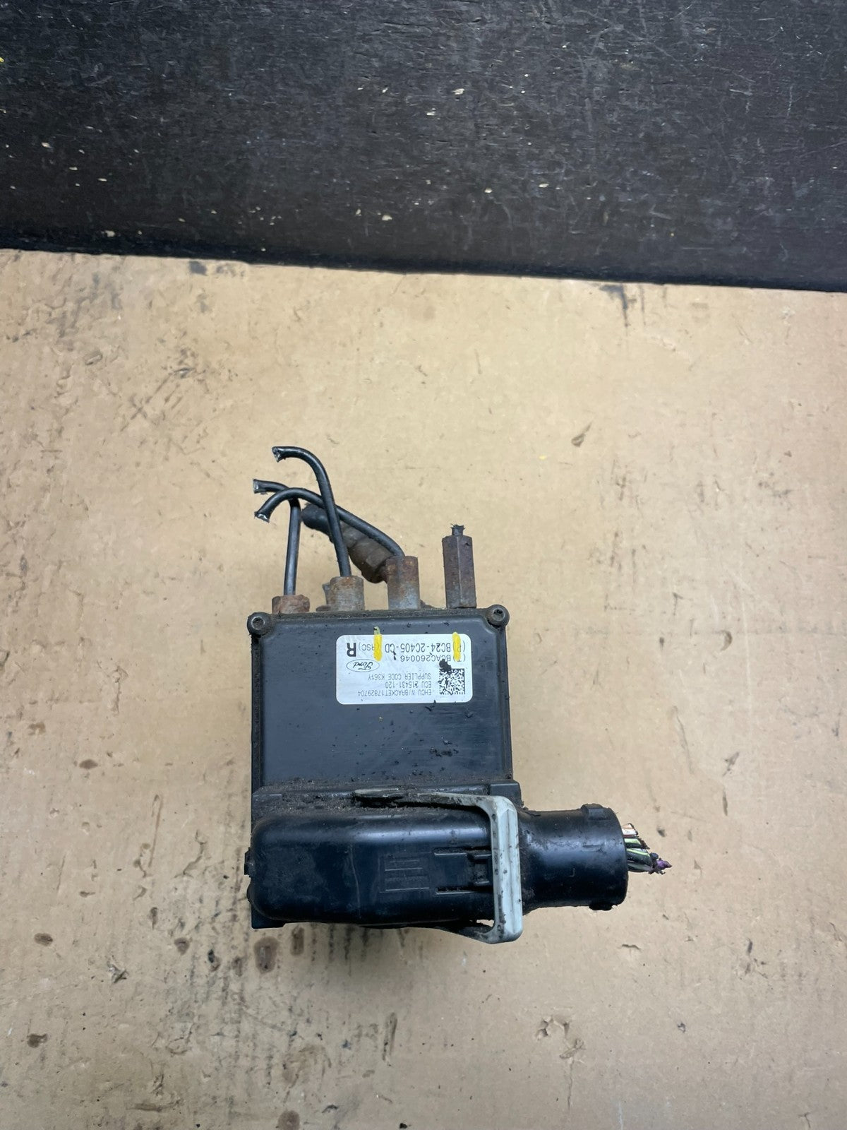 2011 - 2014 Ford E250 E350 Van  ABS Anti Lock Brake Pump Module Oem w6833 DG4