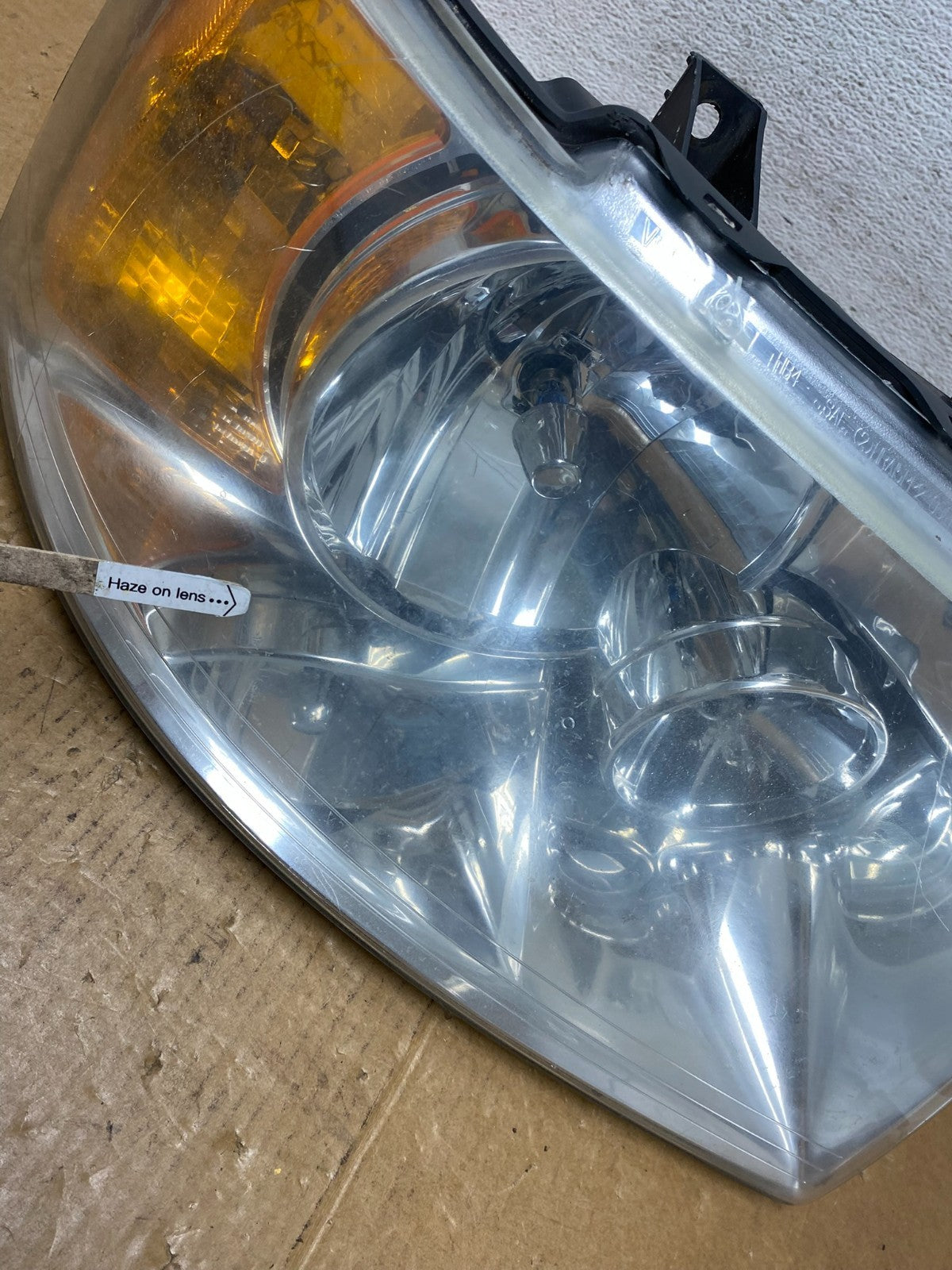 2003 - 2006 Ford Expedition Right Passenger Side Headlight Halogen AD9295 DW5