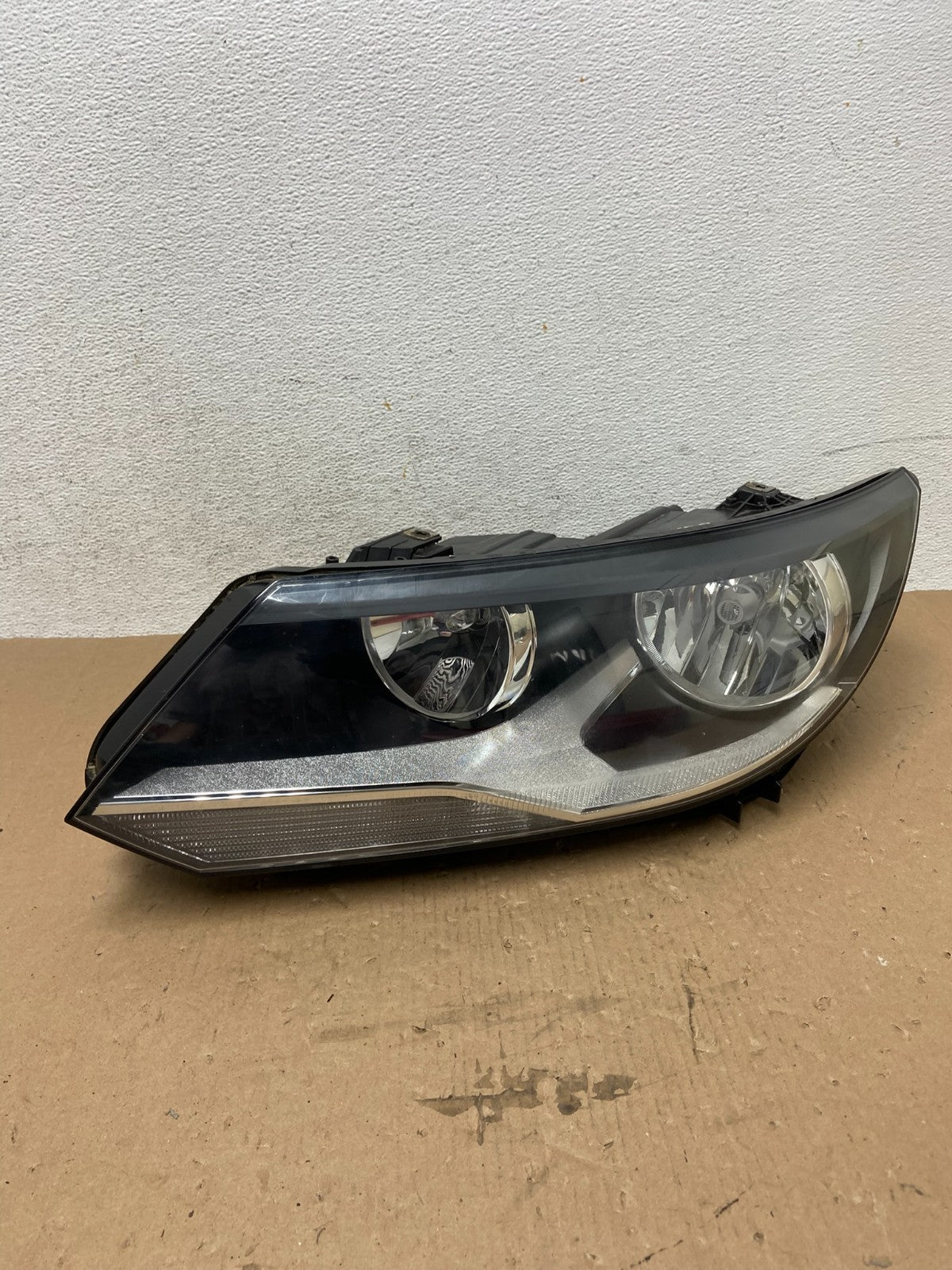2012 to 2018 Volkswagen Tiguan Left Driver LH Halogen Headlight AD7752 DW0