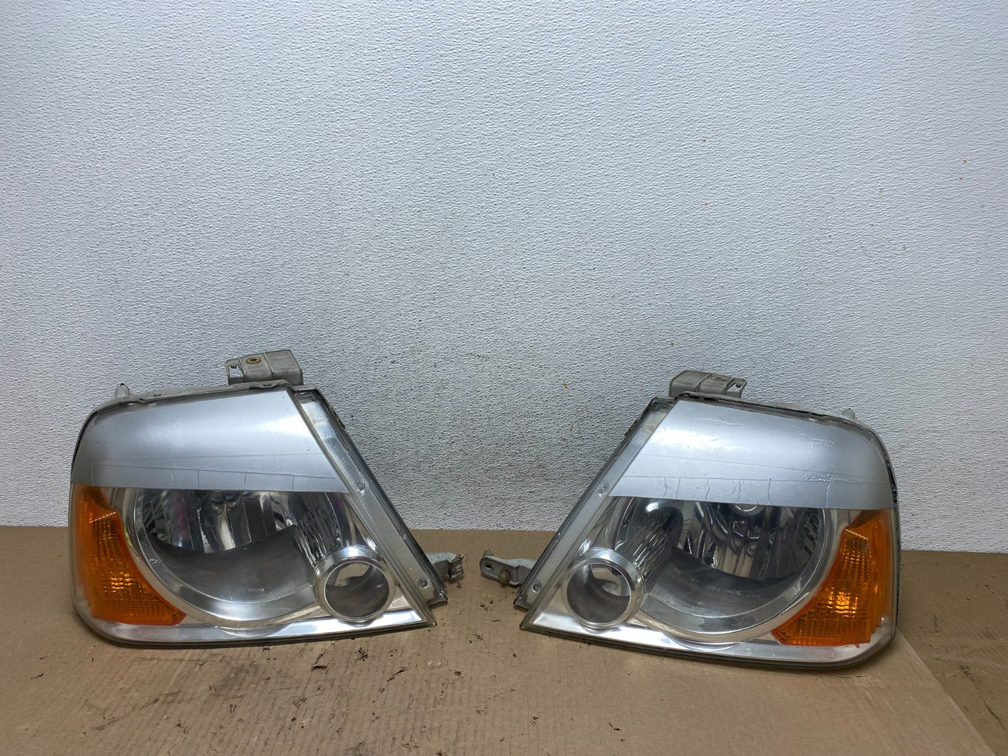 2004 to 2006 Suzuki XL-7 XL7 Left+Right Side Halogen Headlights AE88070