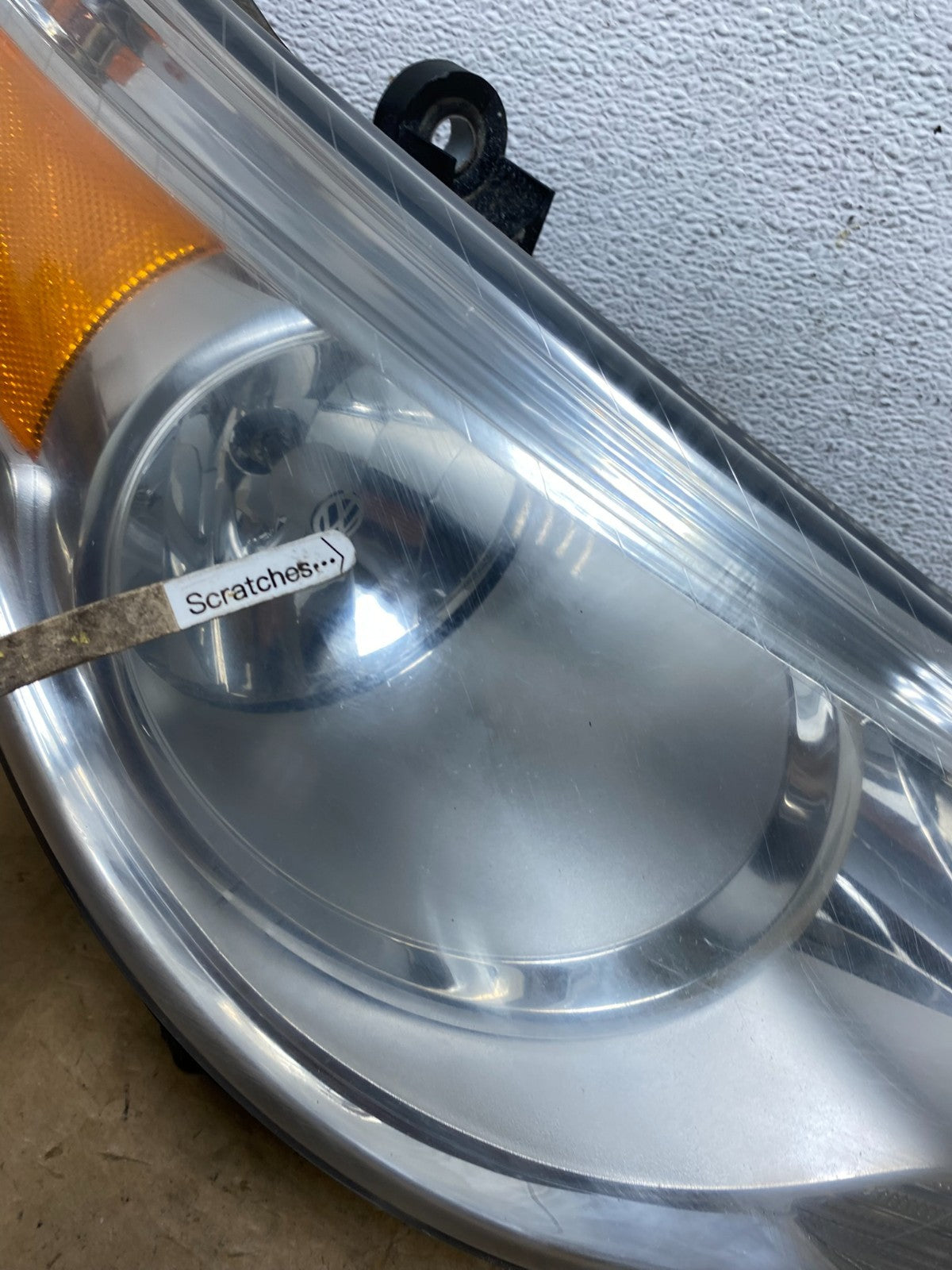 2009 to 2014 Volkswagen Routan Right Passenger Halogen Headlight AD5236 DW3