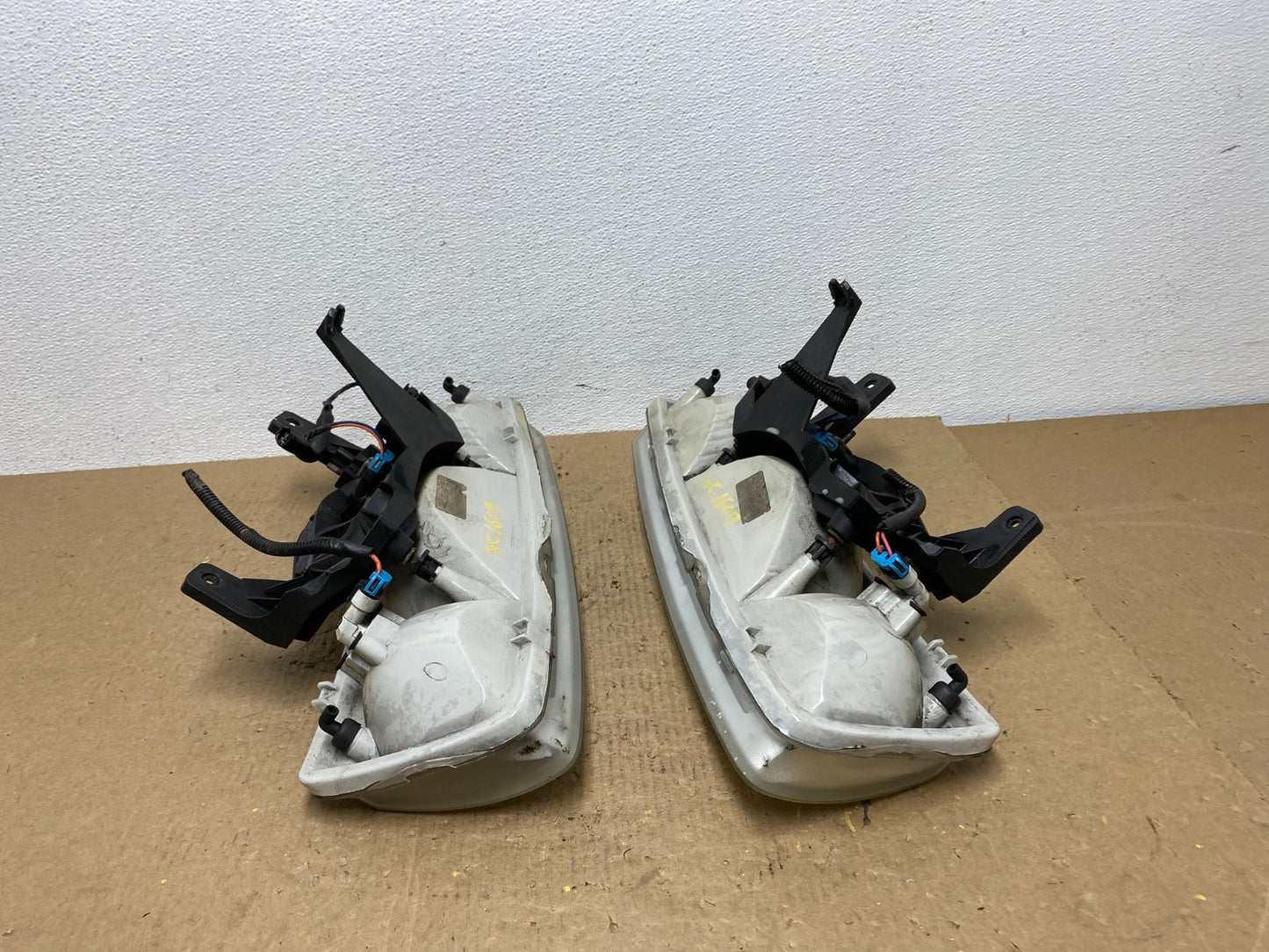 2002 2003 2004 Saturn Vue Left+Right Set Side Headlights Oem AC1609 DW11