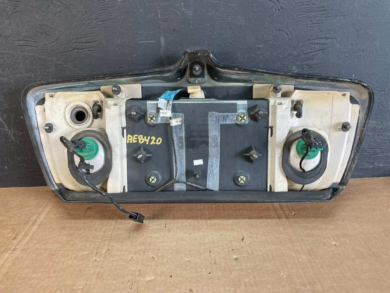1998-2002 Lincoln Town Car Trunk Finish Panel Reverse License Plate ae8420 DG3