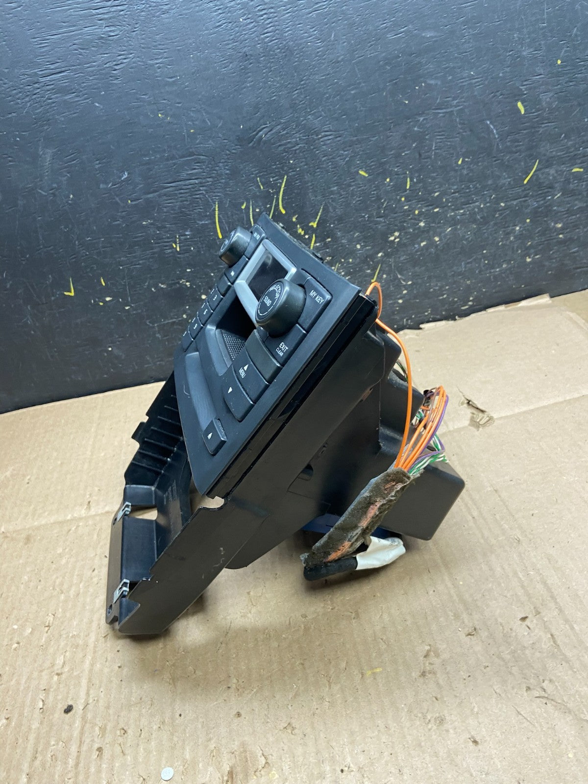 2003-2006 Volvo XC90 Center Dash Radio Screen Panel Bezel Y2508 DG3