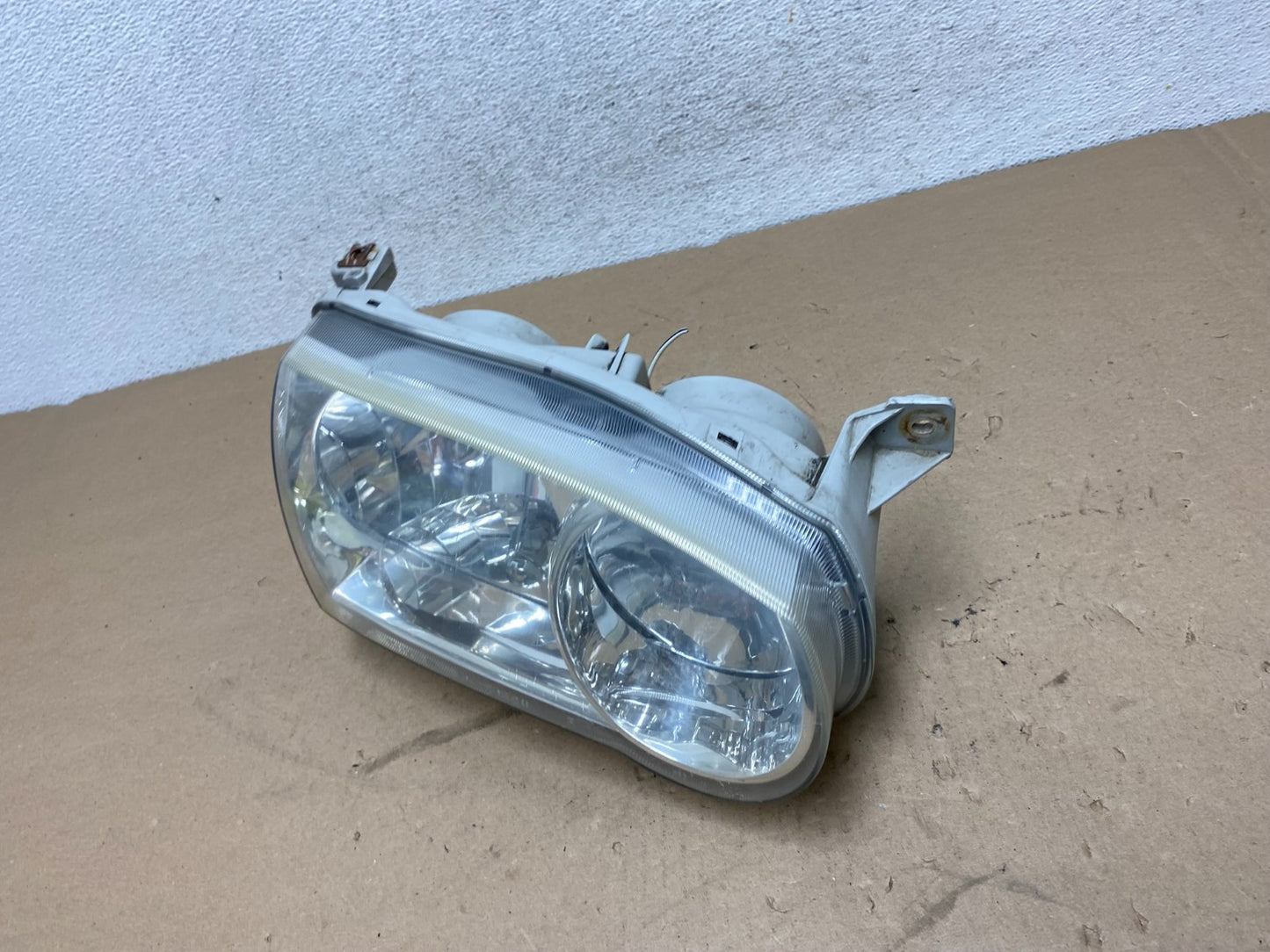 2001 2002 Toyota Corolla Right Passenger RH Side Halogen Headlight AG4089 DW1