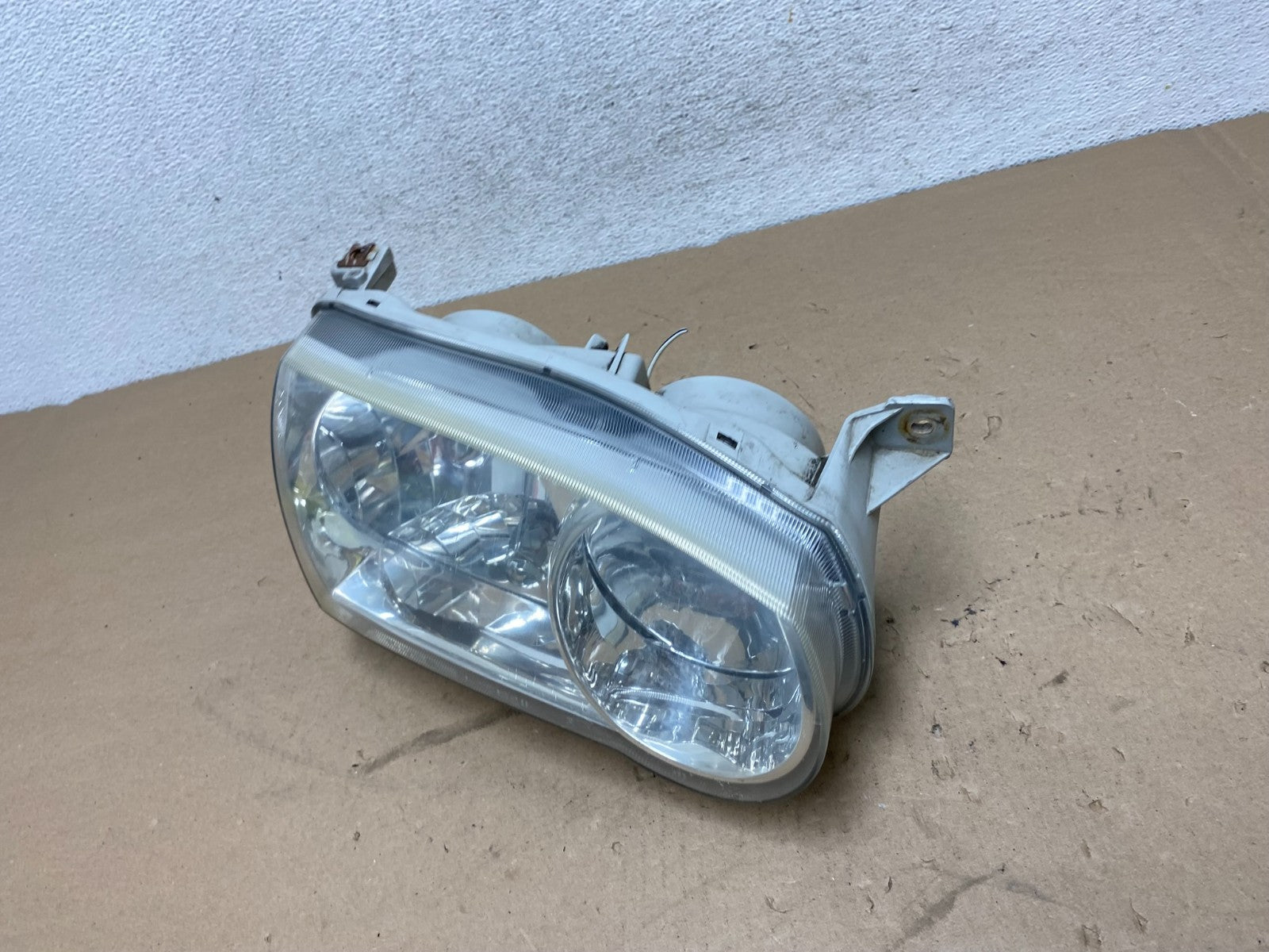 2001 2002 Toyota Corolla Right Passenger RH Side Halogen Headlight AG4089 DW1