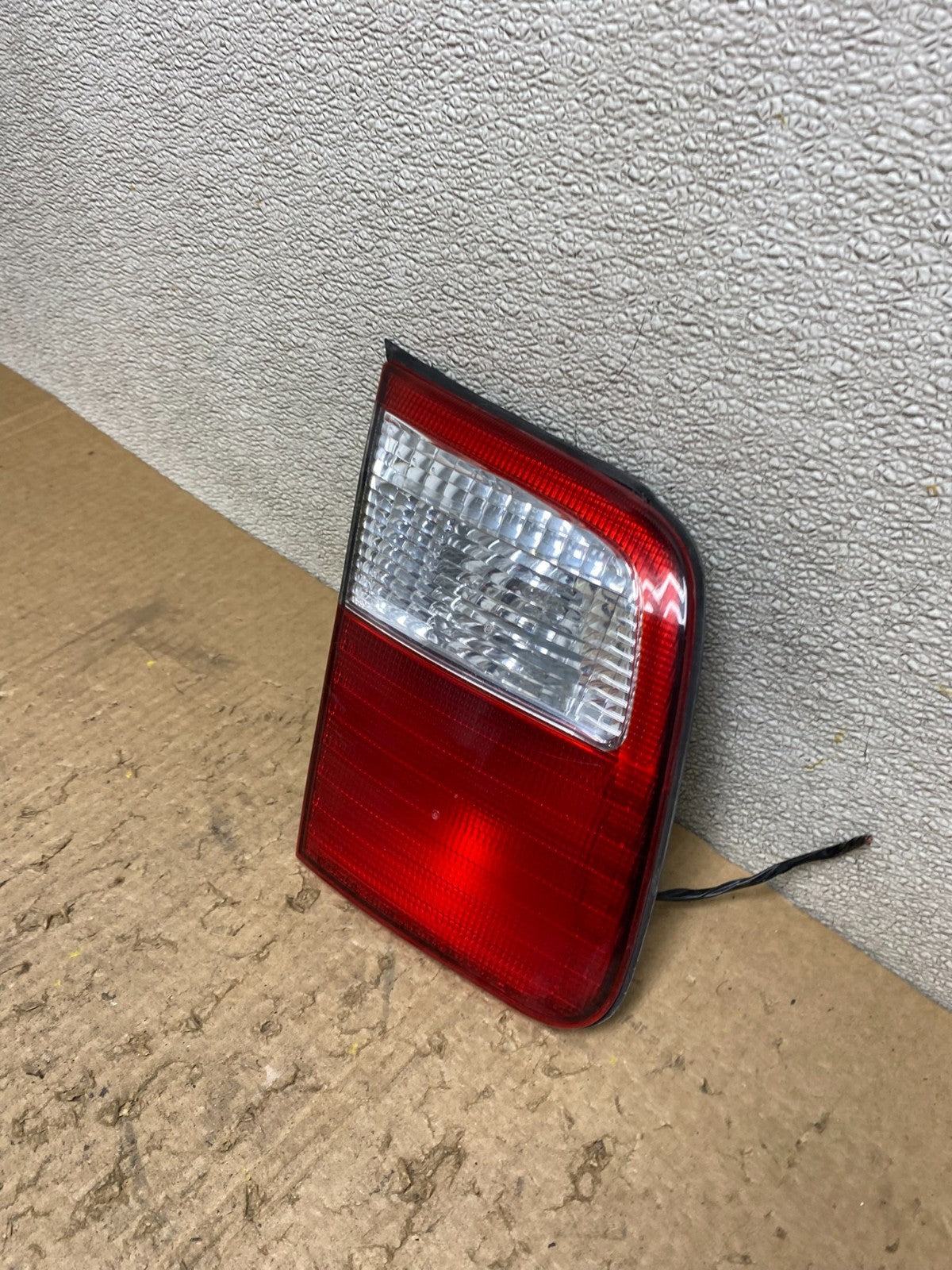 2001 2002 Subaru Forester Left Driver Inner Lid Mounted Tail Light Oem W7858 DW1