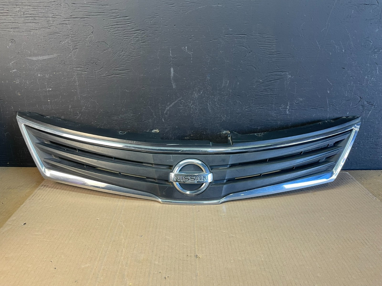 2007 2008 2009 Nissan Versa Sedan Front Upper Grill Grille AC2008 DG0