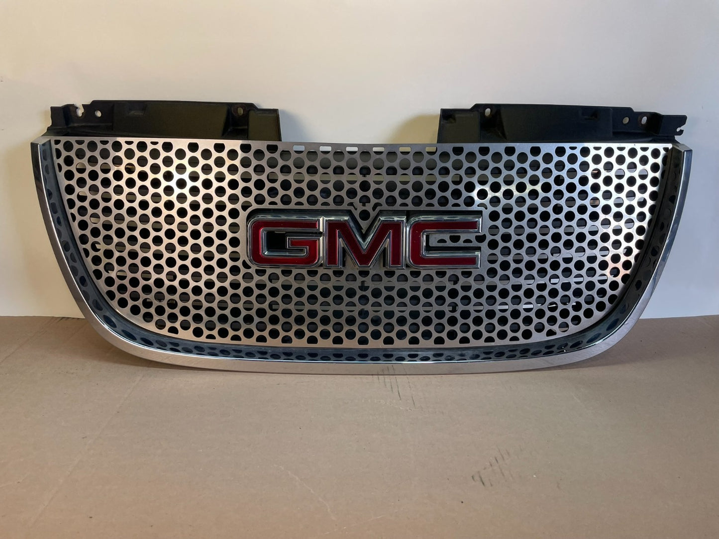 2007 to 2014 GMC Yukon Front Upper Grille Grill AG0970 DG0