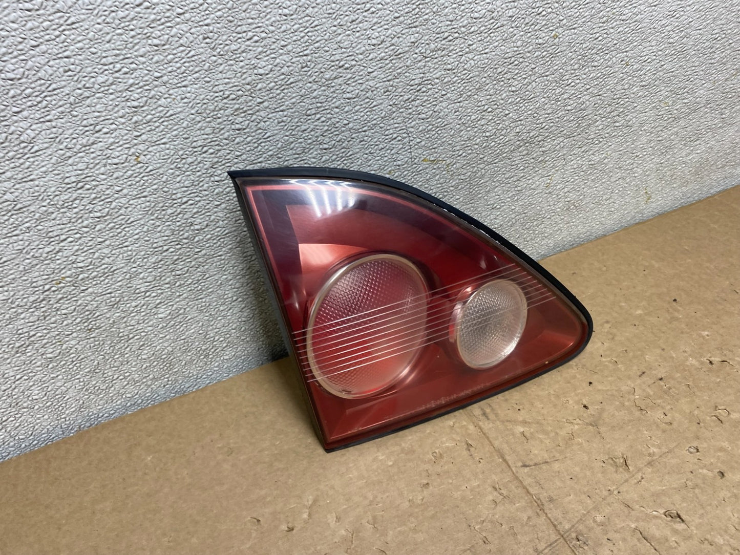 1999-2001 Lexus Rx300 Left Driver Lh Tail Light Inner Trunk Lid Oem V0084 DW2