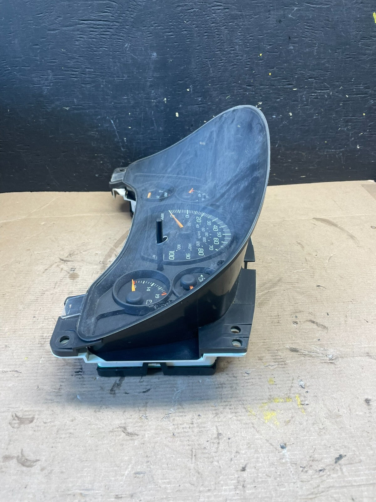 2004 to 2007 Chevrolet Express Speedometer Cluster Gauge n74492