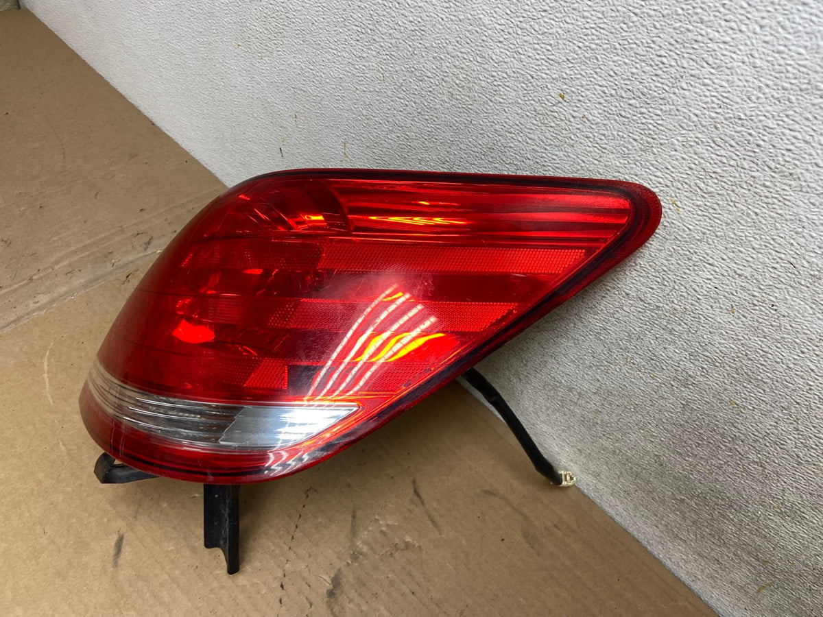 2005-2010 Toyota Avalon Right Passenger Side Tail Light AH4224 LK2