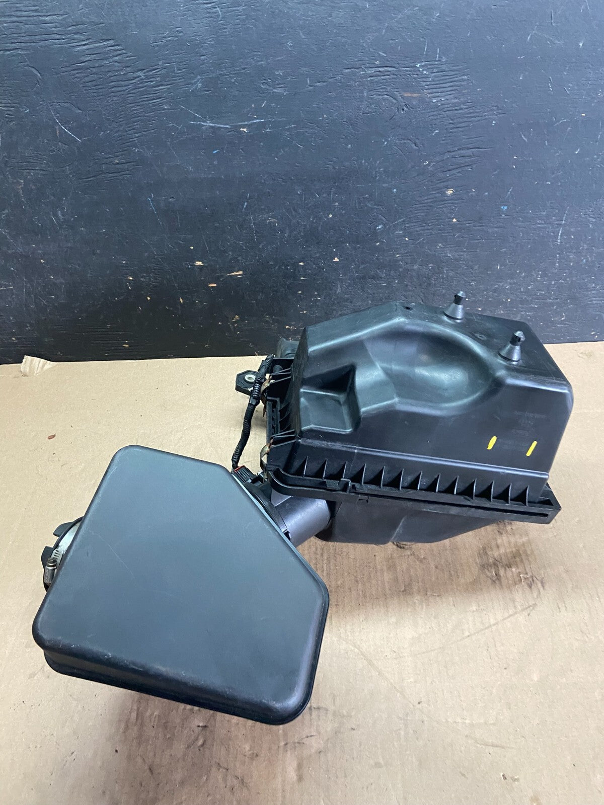 2007 to 2010 Lincoln MKX 3.7L Air Cleaner Box Resonator OEM O0857 DG6