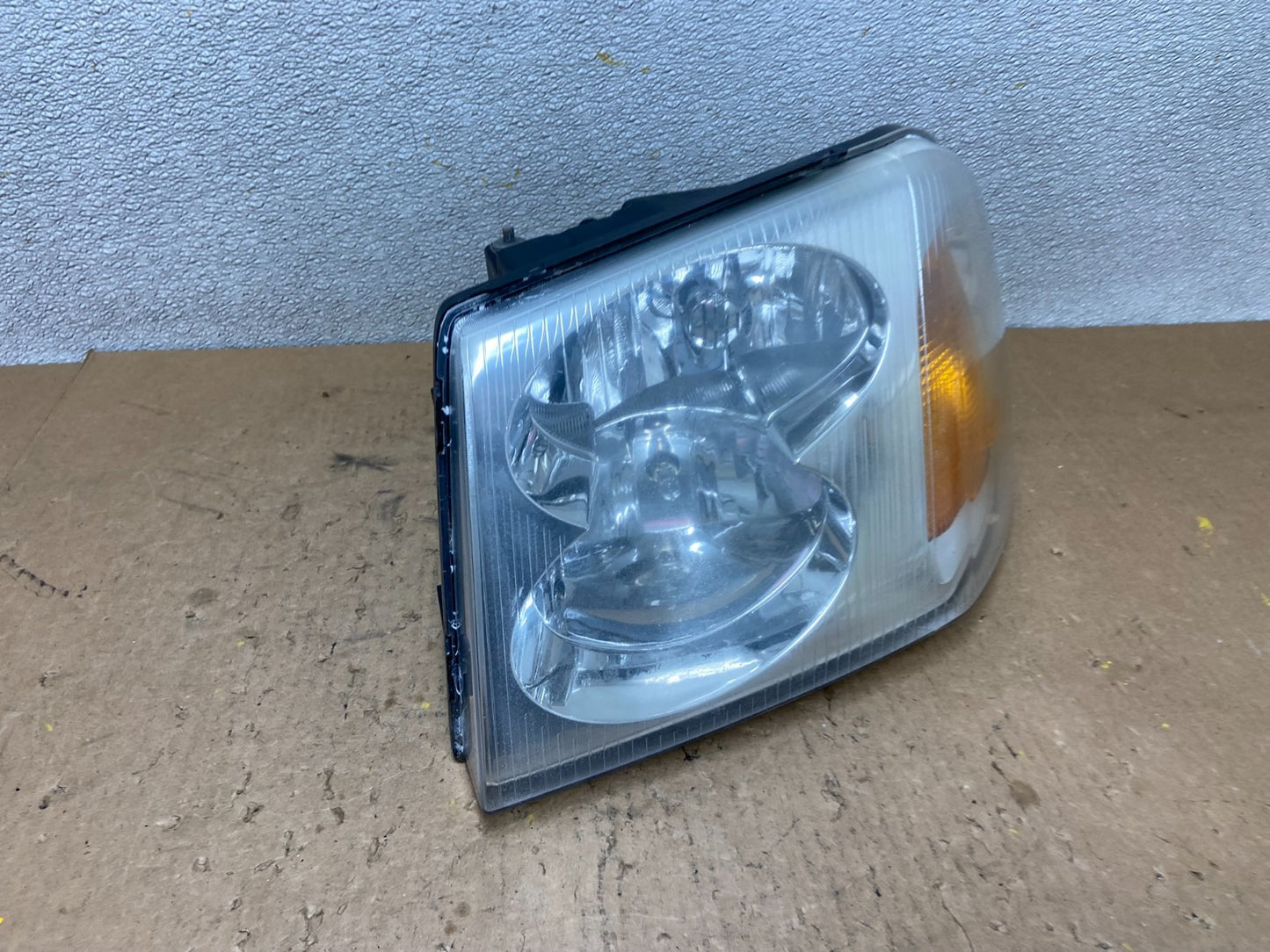 2002 to 2009 Gmc Envoy Left Driver Lh Side Headlight Halogen Oem Z9258 DW2