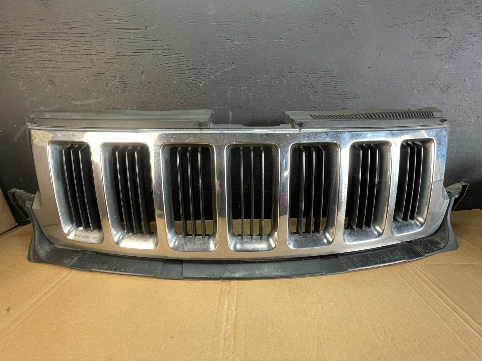 2011 to 2013 Jeep Grand Cherokee Front Upper Grill Grille AC5284 DG0