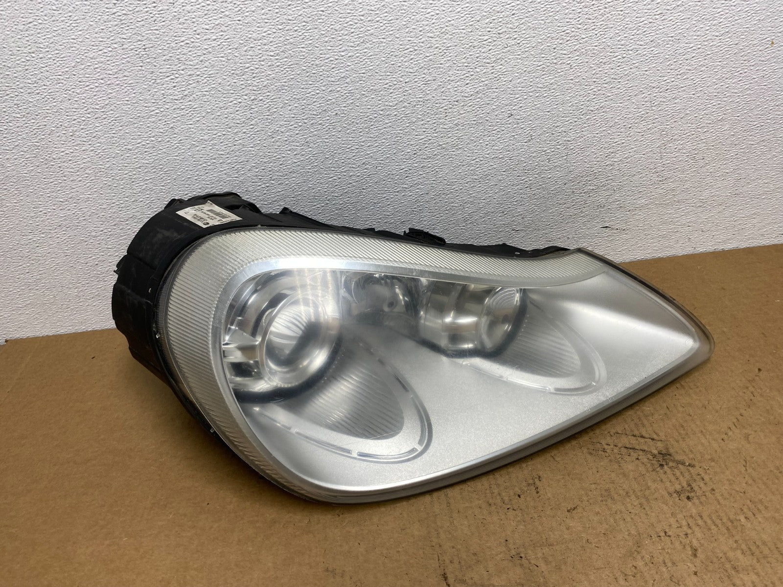 2008 to 2010 Porsche Cayenne Right Passenger Headlight Xenon HID OEM AC2964 DW0