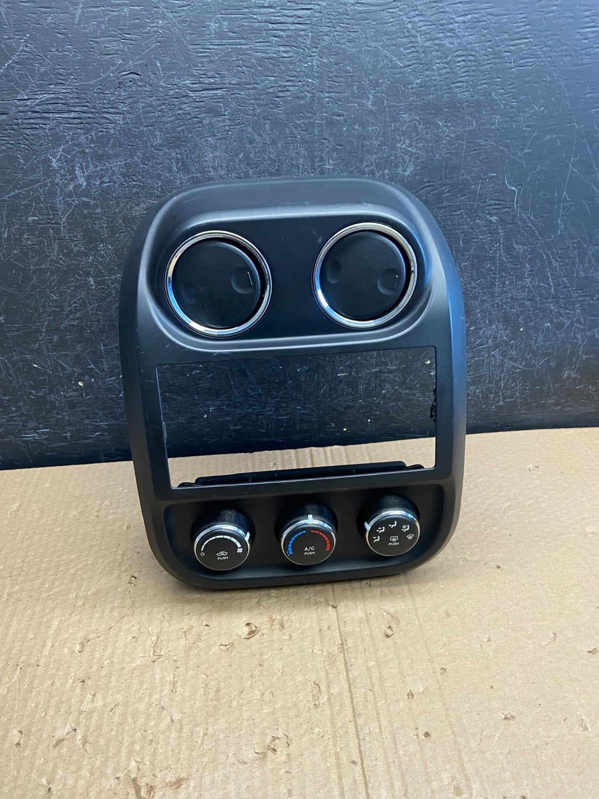 2011 to 2017 Jeep Compass Dash Climate Temperature Control Radio Bezel af6366 DG0