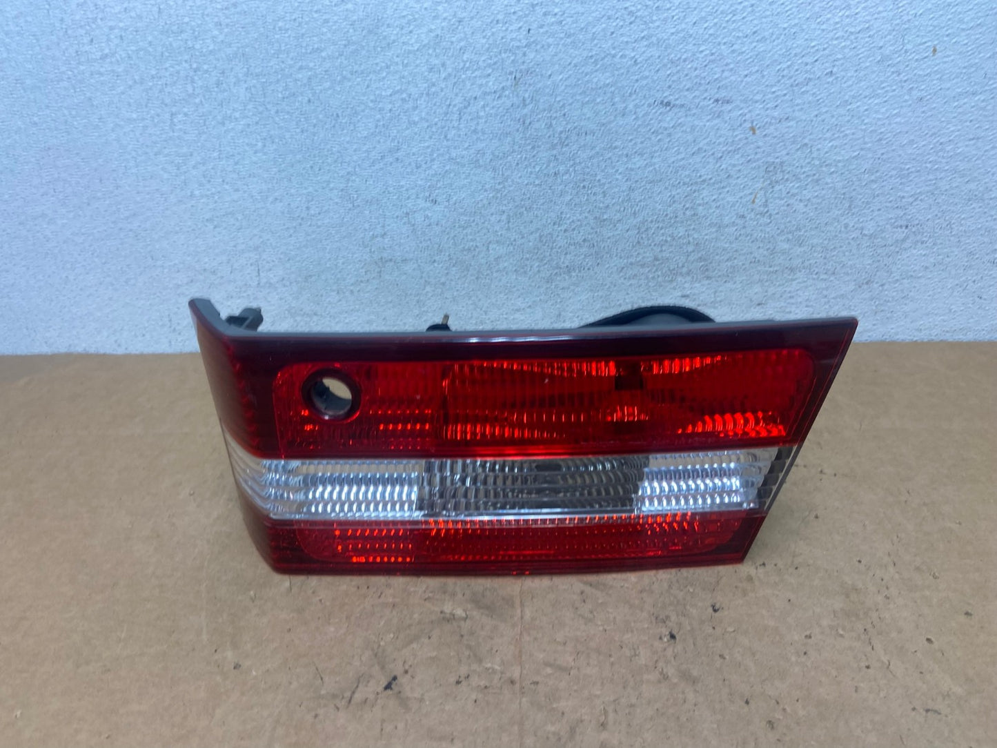 2000 2001 Lexus ES300 Inner Right Passenger RH Side Tail Light AD5252 LK0