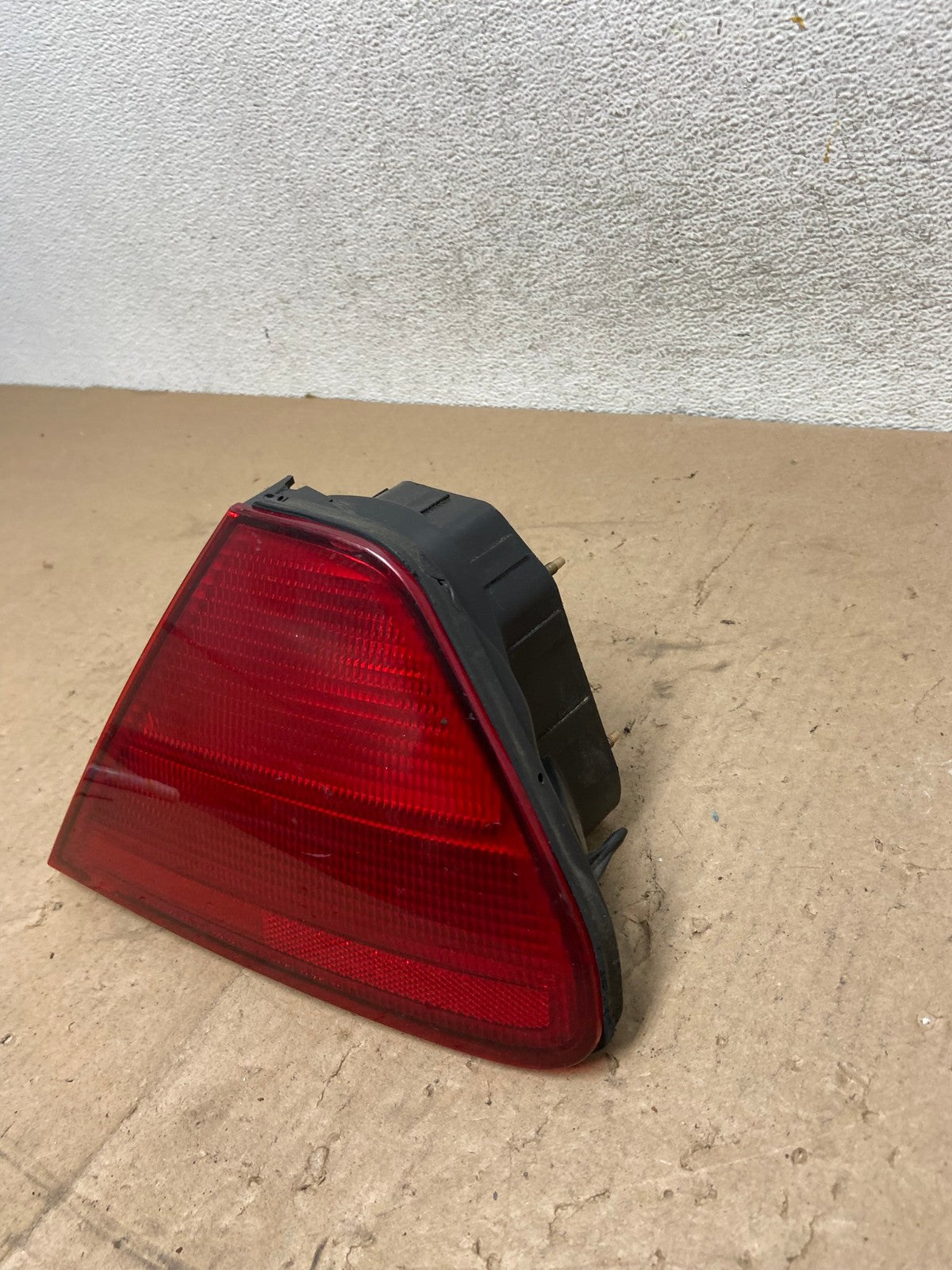 1998 - 2002 Honda Accord Coupe 2-door Right Passenger Tail Light AG4910 LK2