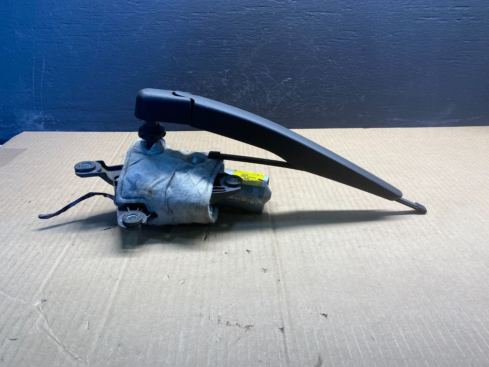 2011 to 2019 Ford Explorer Rear Windshield Wiper Motor OEM AC0872 DG1