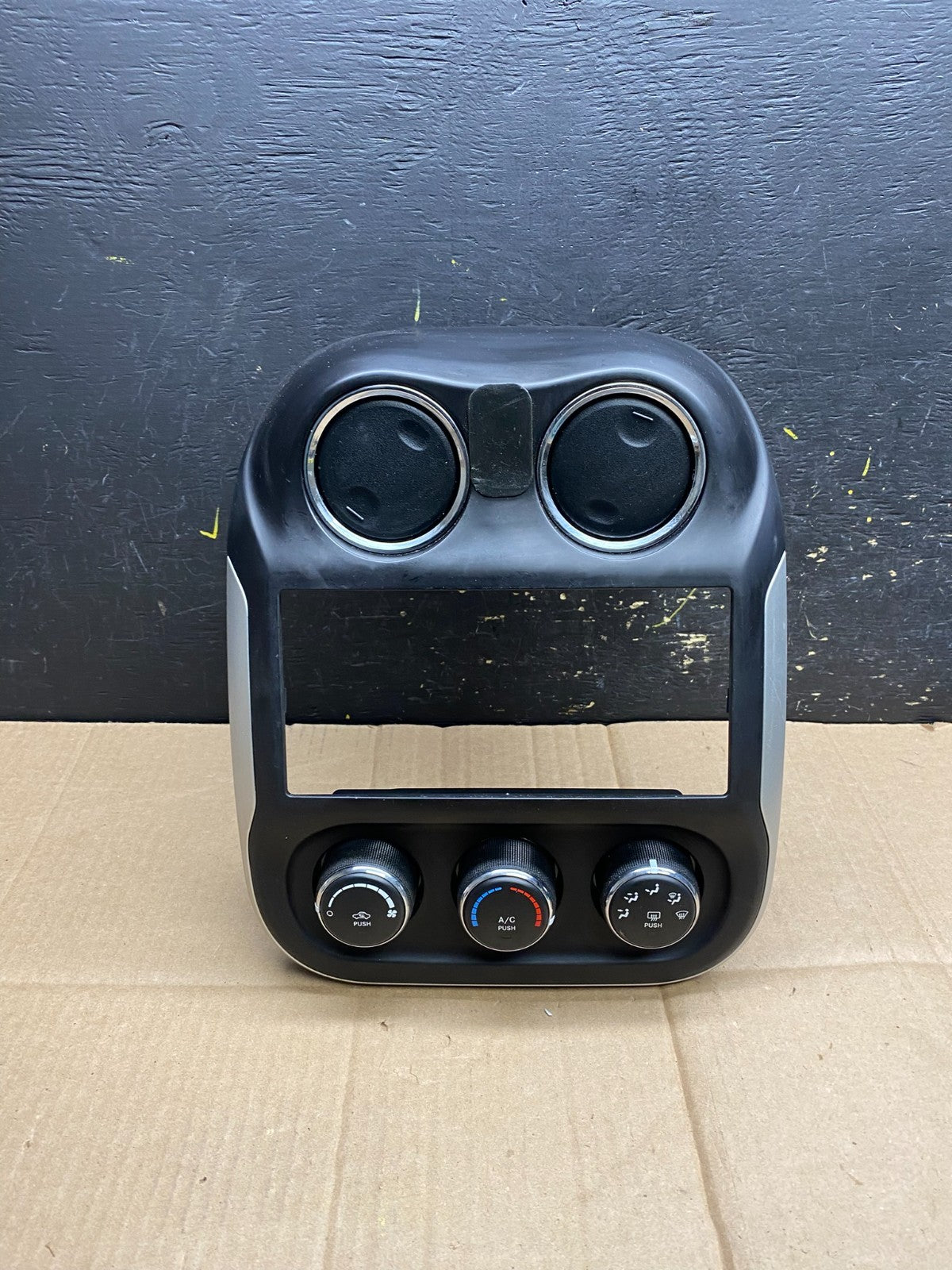 2011 to 2017 Jeep Compass Dash Climate Temperature Control Radio Bezel aa4576 DG0
