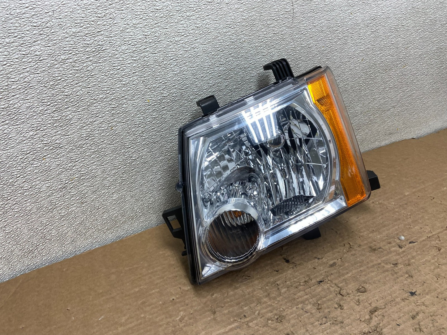 2005 - 2015 Nissan Xterra Driver Left LH Side Headlight Z3736 PS2