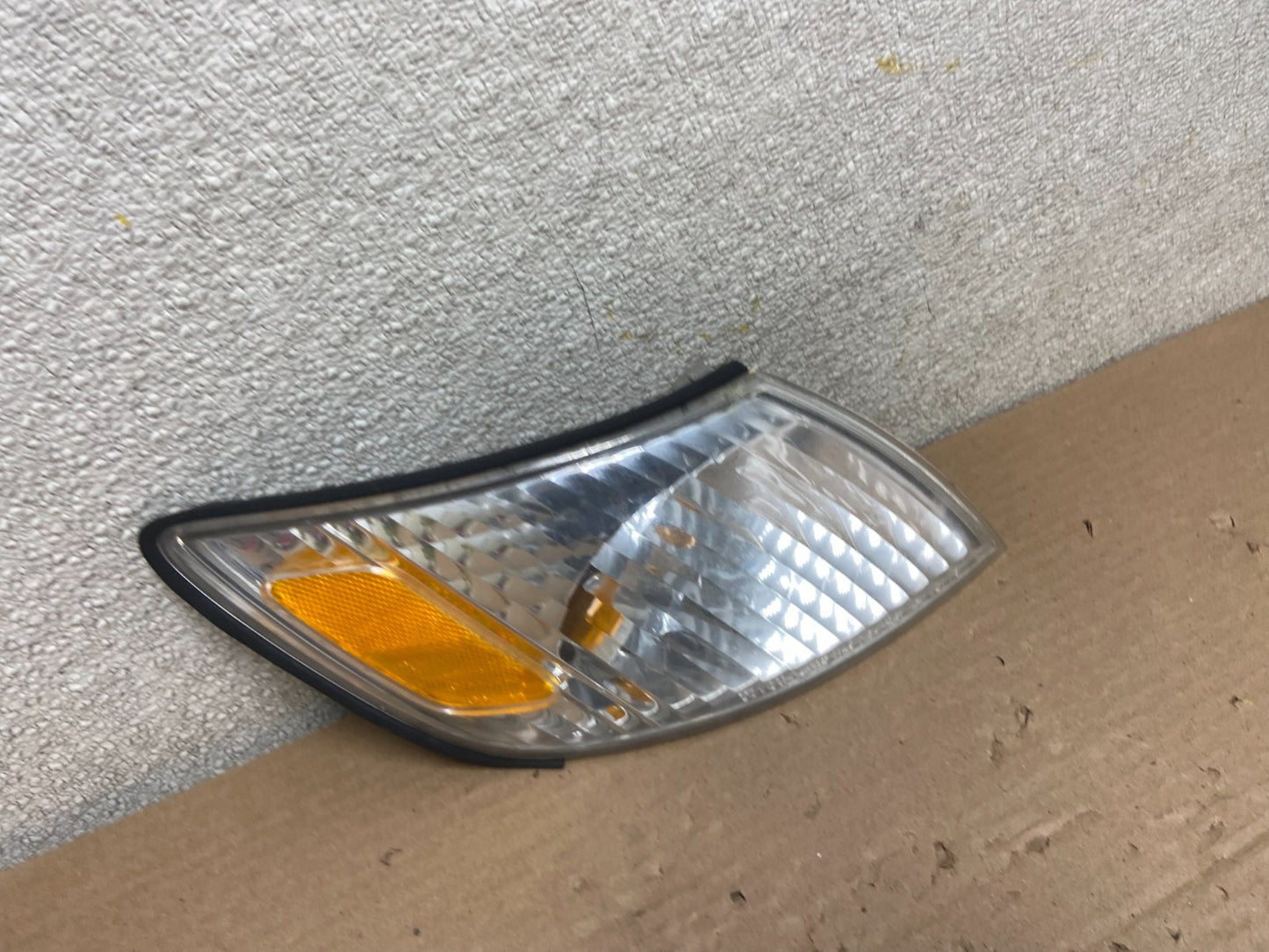 2000 to 2001 Lexus ES300 Right Passenger RH Side Turn Signal AB1392 DW2