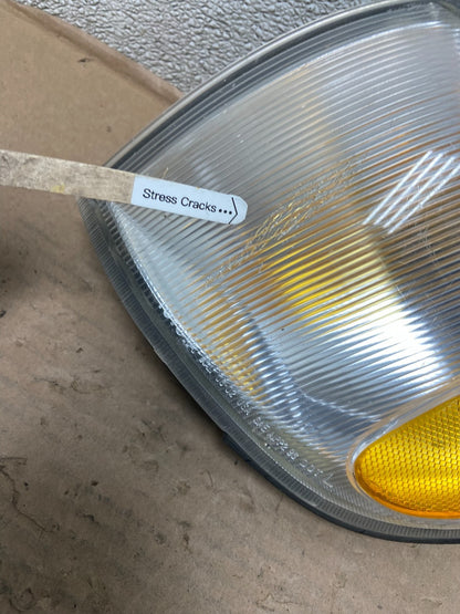 1998 to 2000 Toyota Sienna Left Driver Side Turn Signal Marker Lamp AB0100 DW4