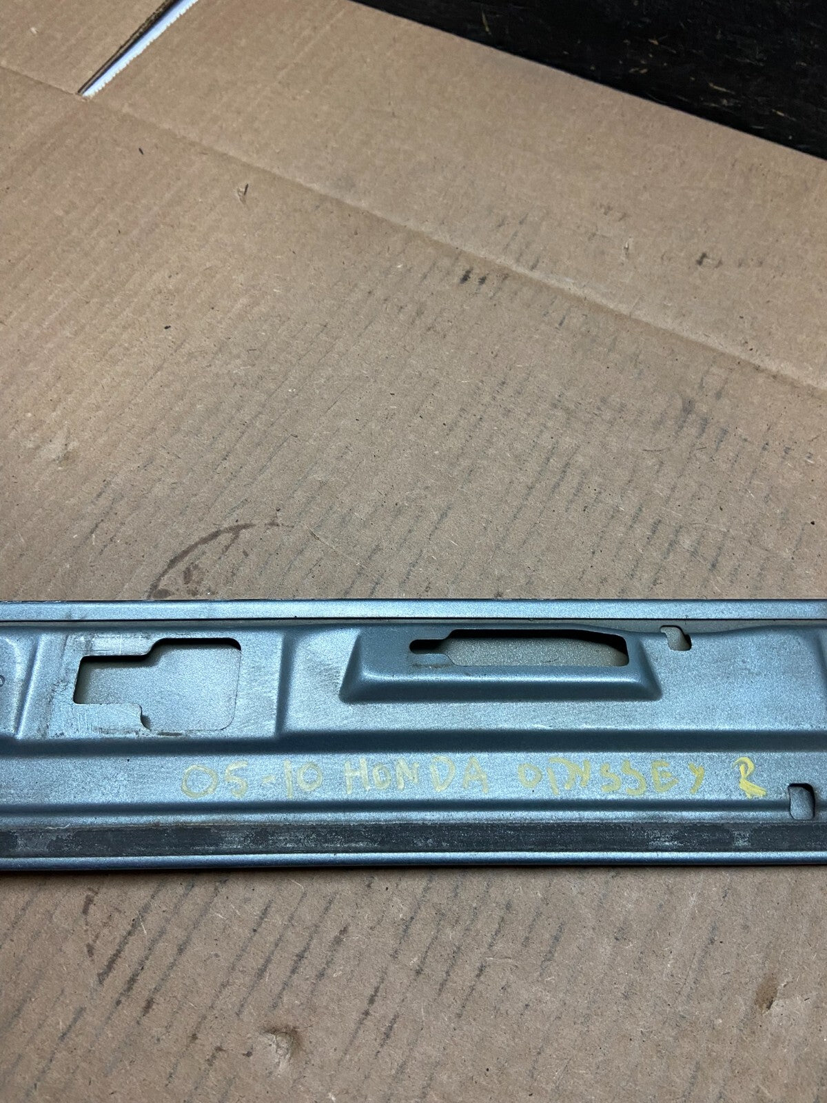 2005 to 2010 Honda Odyssey Right Side Rail Cover Quarter Trim Molding J14168