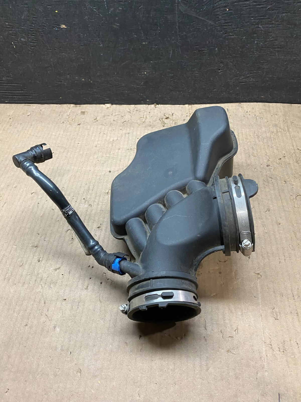 2020 to 2022 Ford Explorer OEM Air Right Intake Cleaner Inlet OEM j0666 DG13