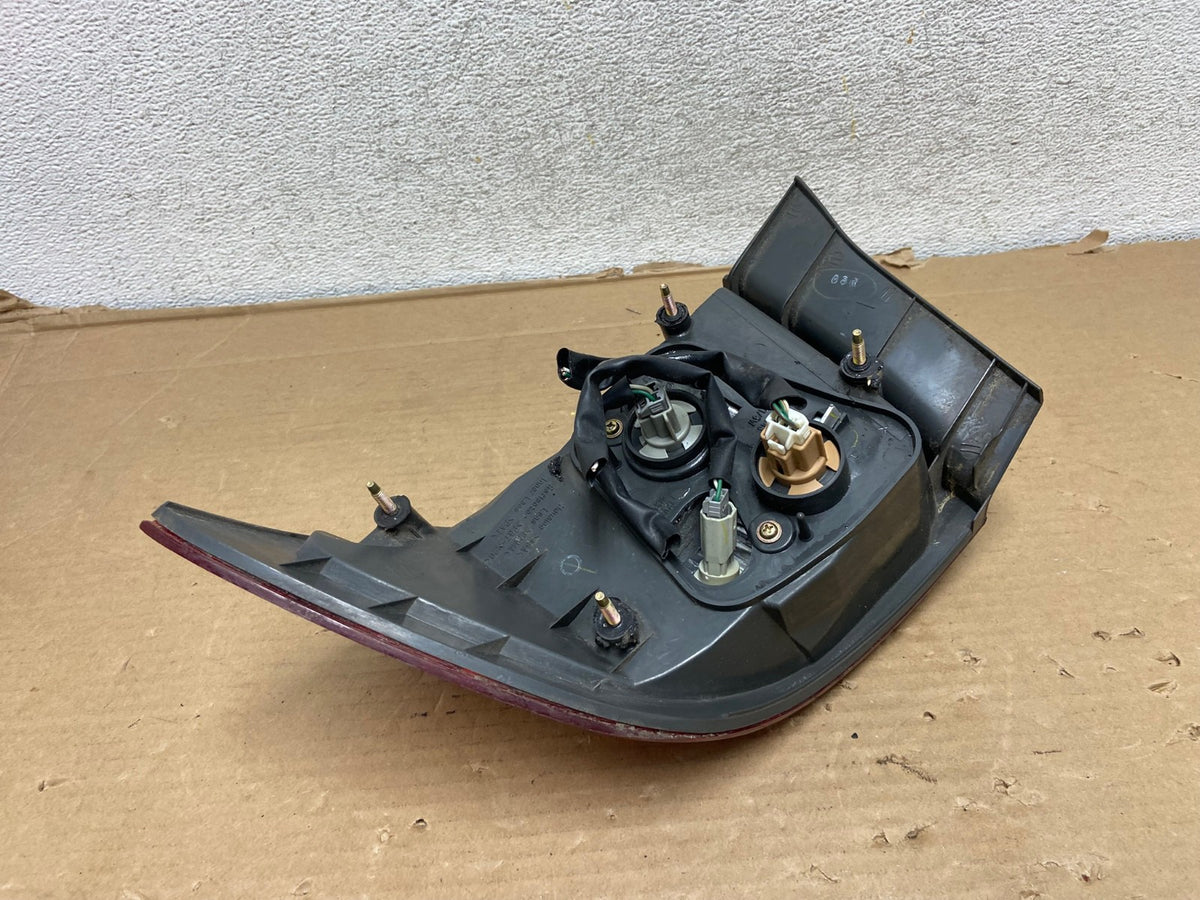2000 2001 Lexus ES300 Outer Left Driver Lh Side Tail Light AG4