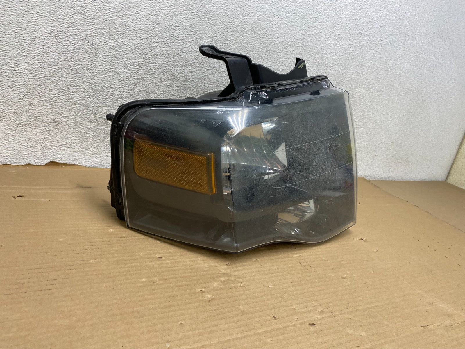 2007 to 2014 Ford Expedition Right Passenger RH side Headlight Halogen AG8117 DW1