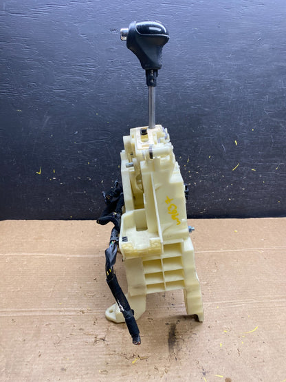 2017 to 2018 Kia Sedona Transmission Floor Gear Shifter OEM w9637 DG2
