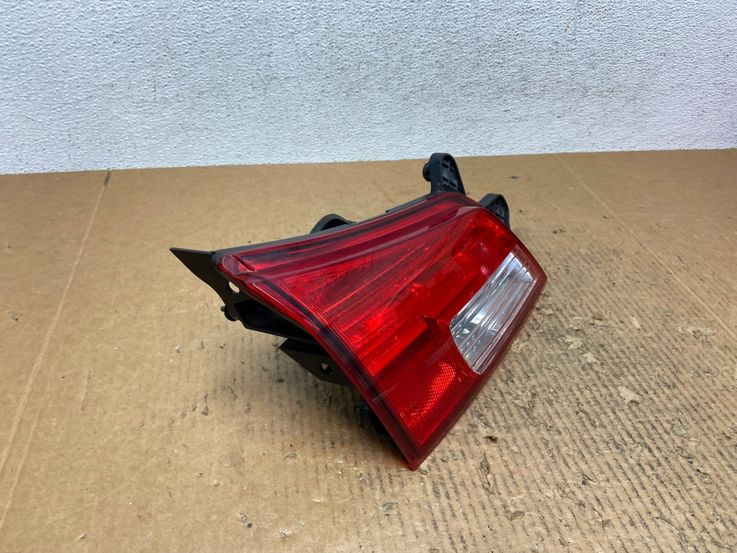 2010-2014 Subaru Outback Left Driver Lh Side Inner Tail Light AE2695 LK2