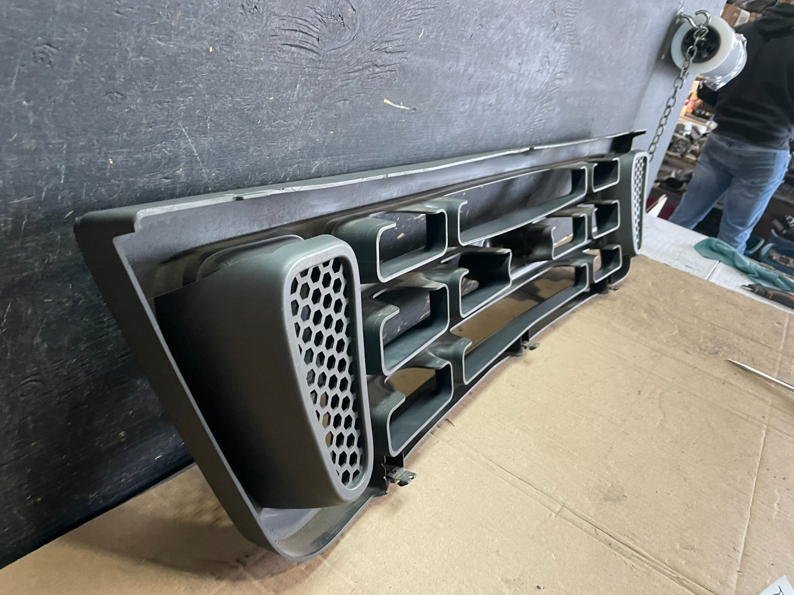 2003 to 2007 Ford Econoline E150 E250 E350 Front Grille Grille OEM  t3892 DG9