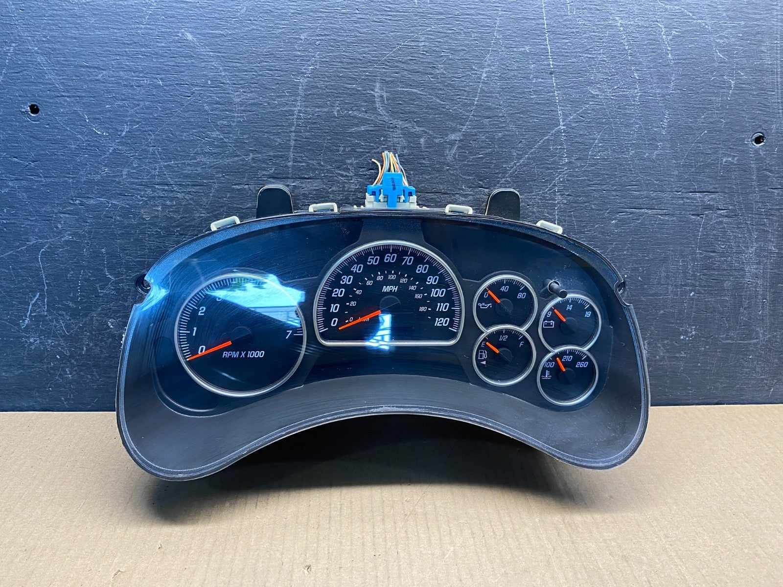 2002 - 2005 GMC Envoy Speedometer Cluster Gauge AG3951 DW0
