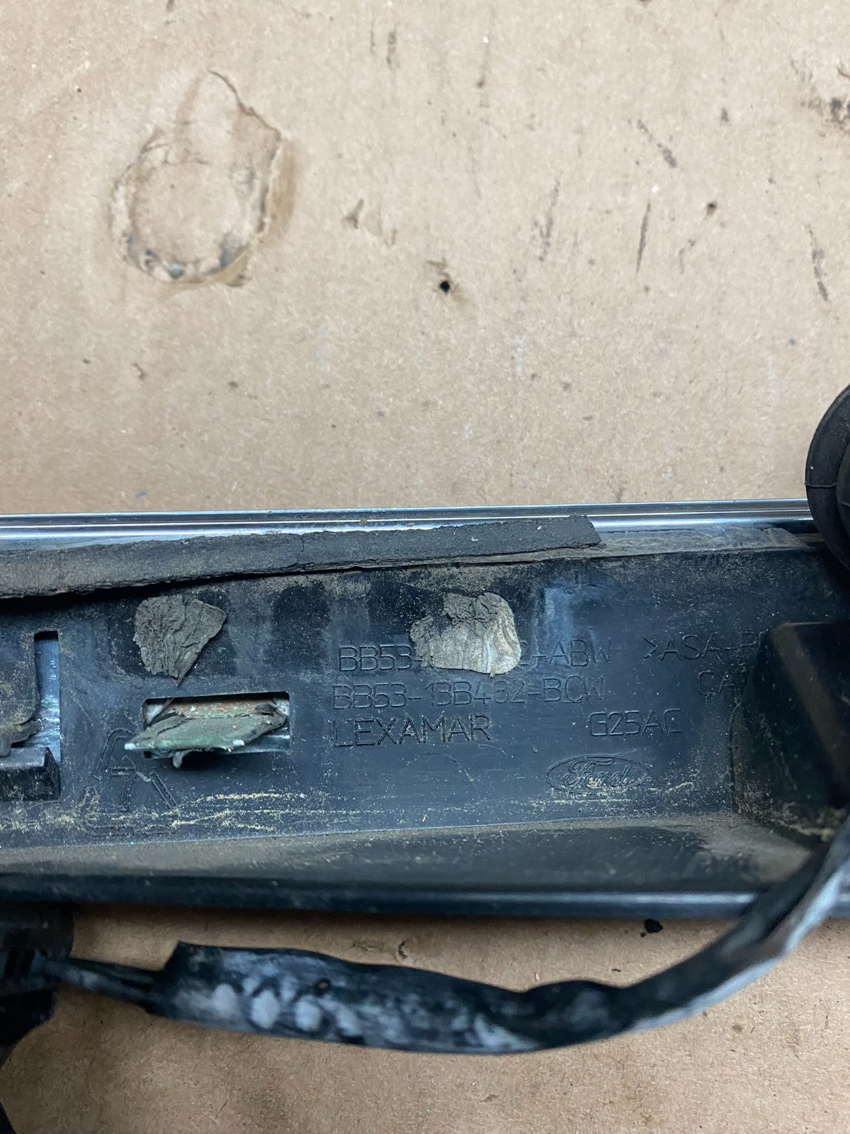 2011 to 2014 Ford Explorer Rear Tailgate Gate Trim Molding W/O Camera w2623 DG7