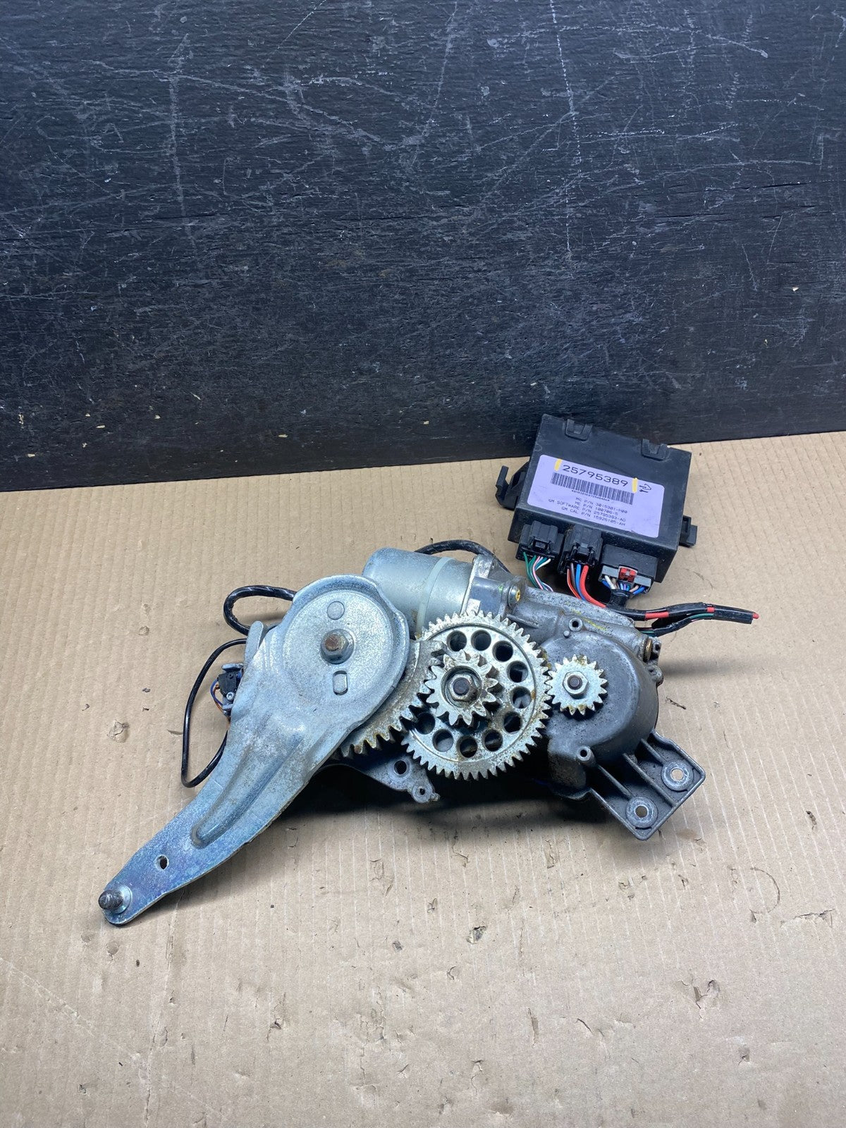 2007 2008 Acadia Enclave Escalade Suburban Liftgate Door Module Motor ah7470 DG0