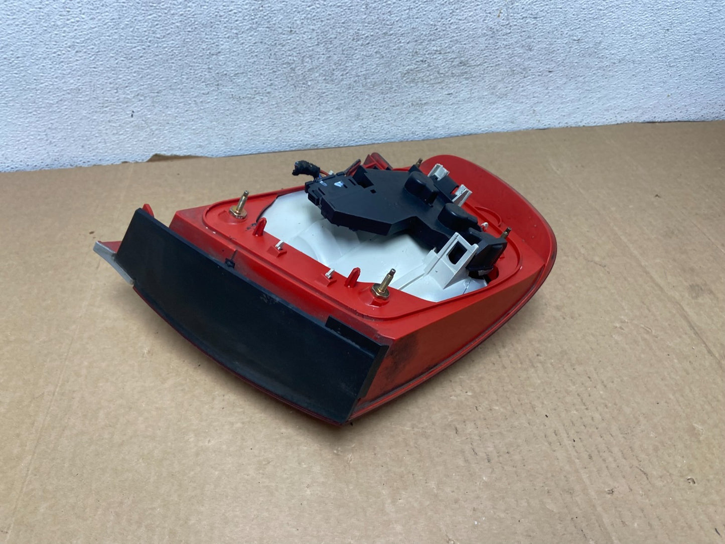 1999 to 2002 Audi A4 B5 Right Passenger Rh Side Tail Light AG2014 LK4