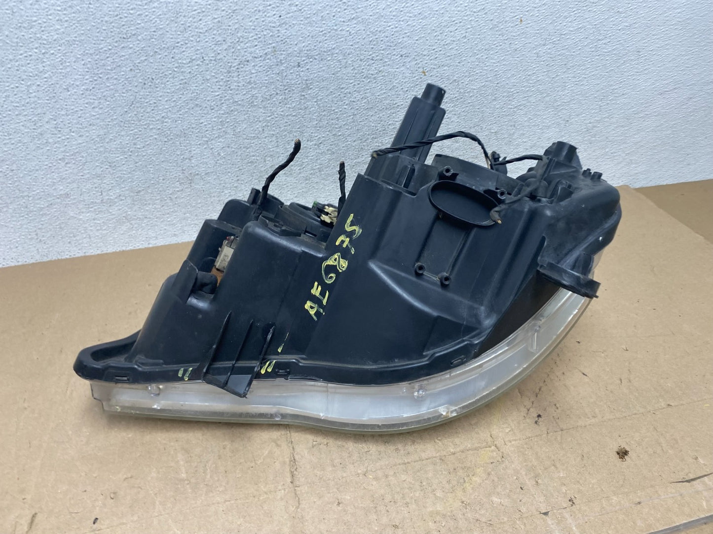 2011 to 2016 Chrysler Town and Country Right Passenger Headlight AE6875 DW6