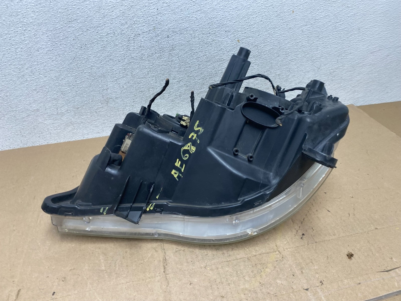 2011 to 2016 Chrysler Town and Country Right Passenger Headlight AE6875 DW6