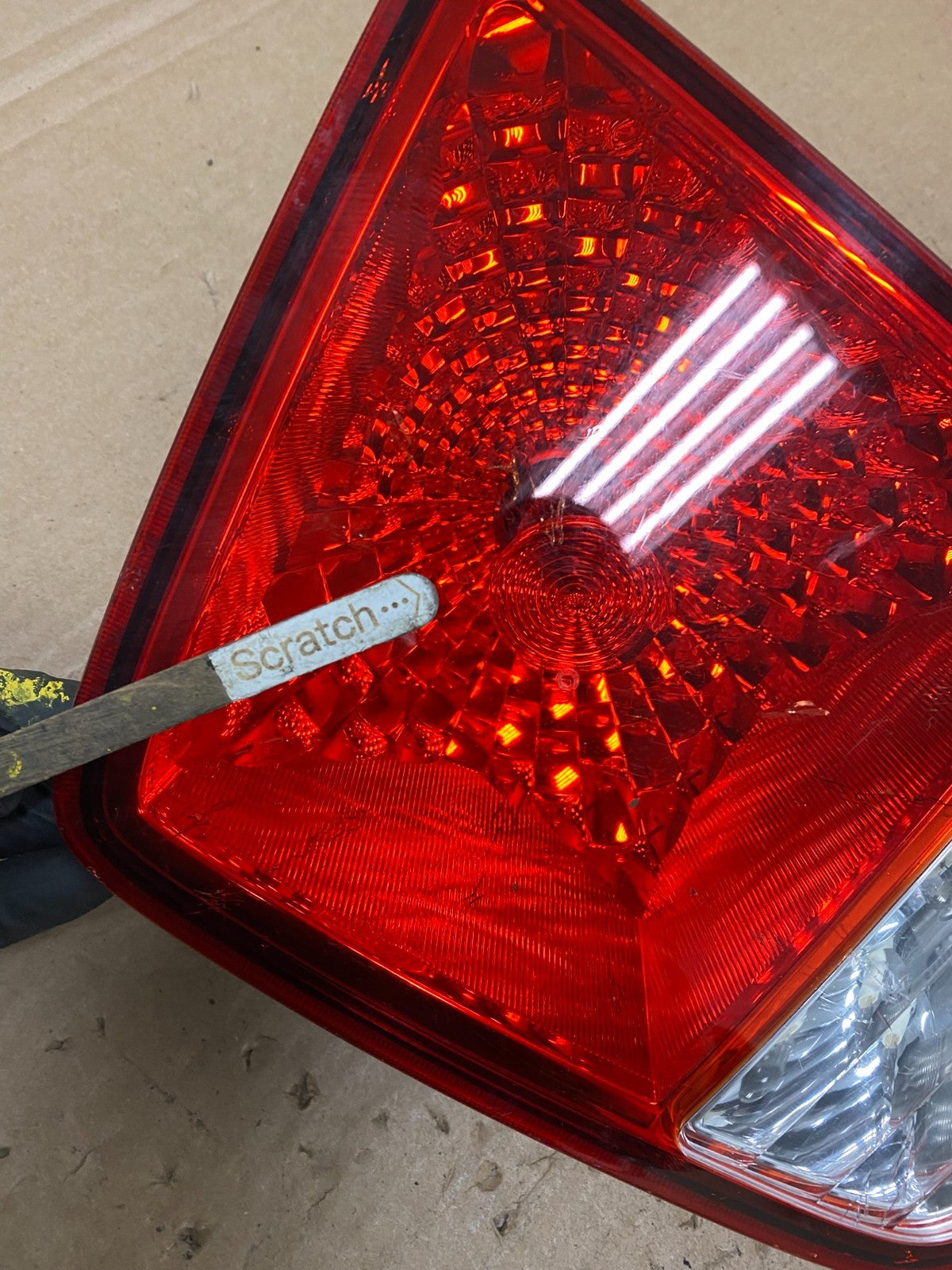 2009 2010 2011 Kia Borrego Right Passenger Side Inner Tail Light U8721 DW4
