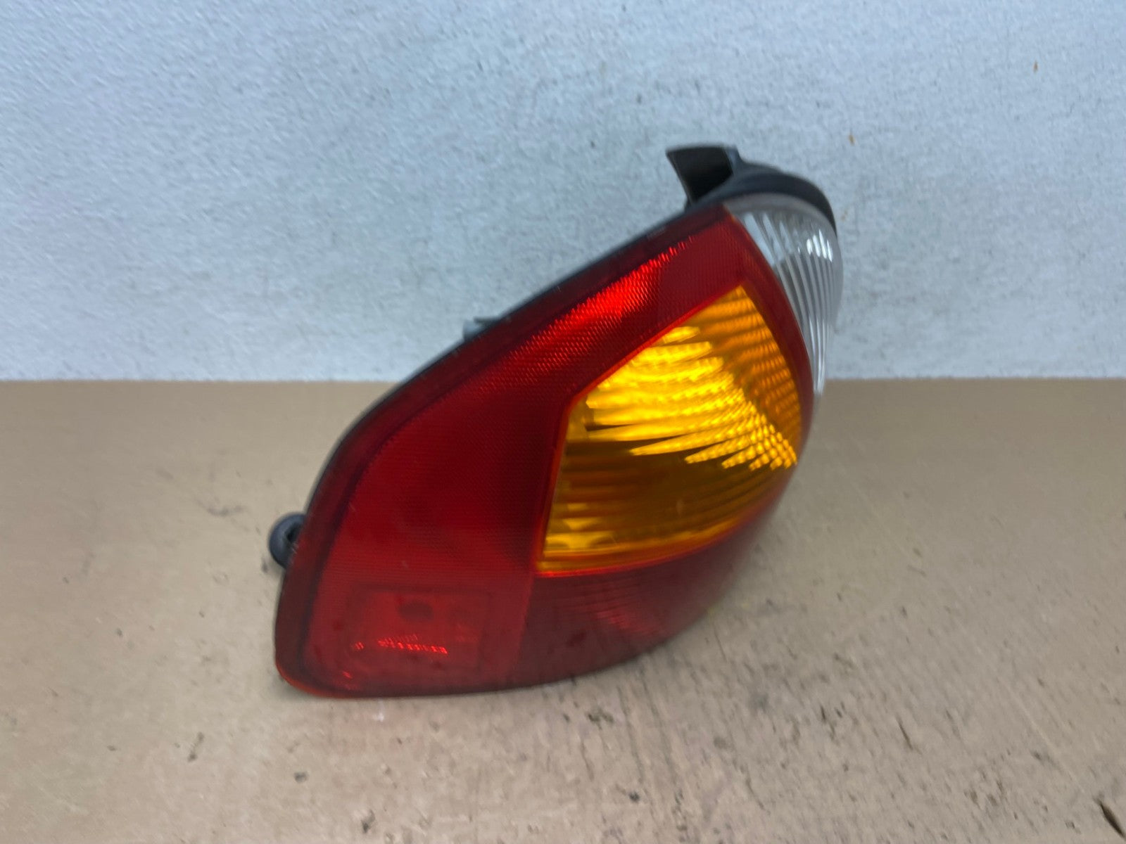 2001-2004 Hyundai Santa Fe Left Driver LH Side Tail Light AE6566 LK2
