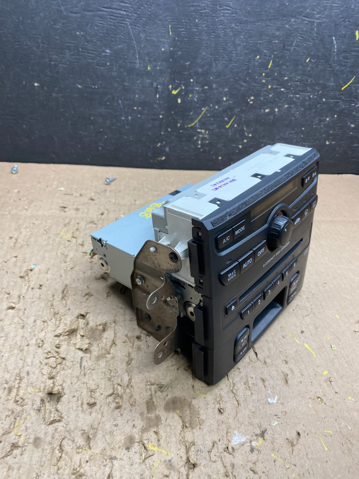 2003 - 2005 Honda Pilot Am Fm Cd Player Radio Receiver OEM  t8618 DG1
