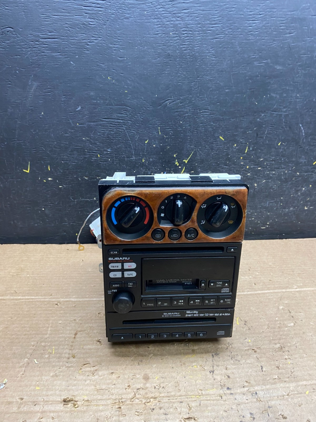 2000 2002 Subaru Legacy AM FM CD Radio Climate Control Player W9835 DG0