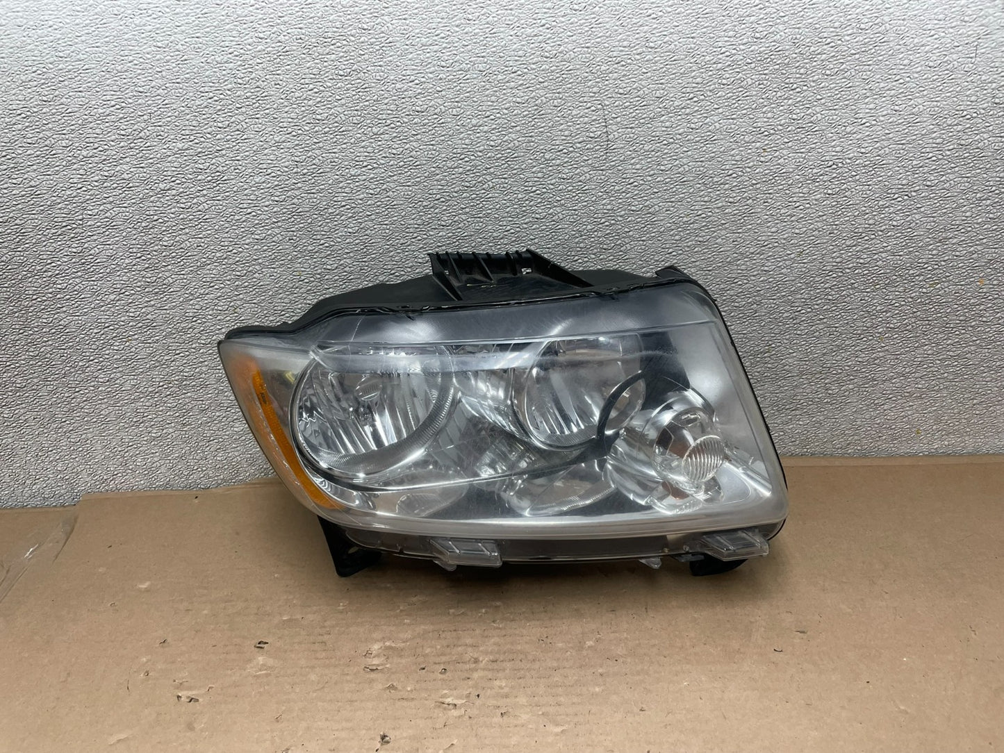 2011-2013 Jeep Grand Cherokee Right Passenger Halogen Headlight AA9957 DW0